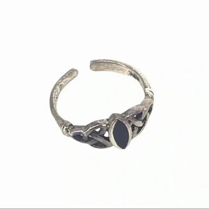 VICTORIAN GOTHIC INSPIRED MOODY TWISTED TRINITY DARK ACADEMIA TOE RING 925 XS